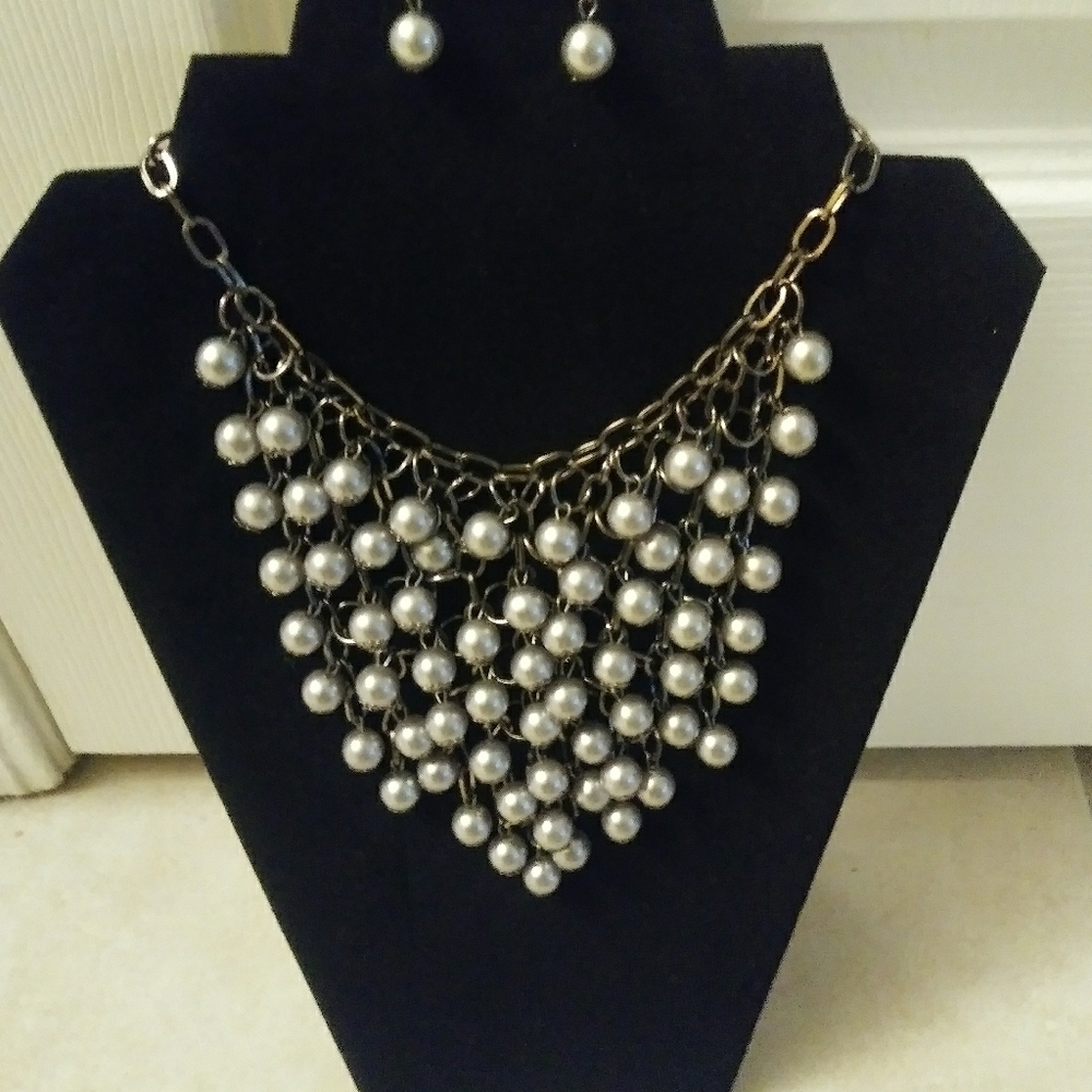 Grey/silver pearls